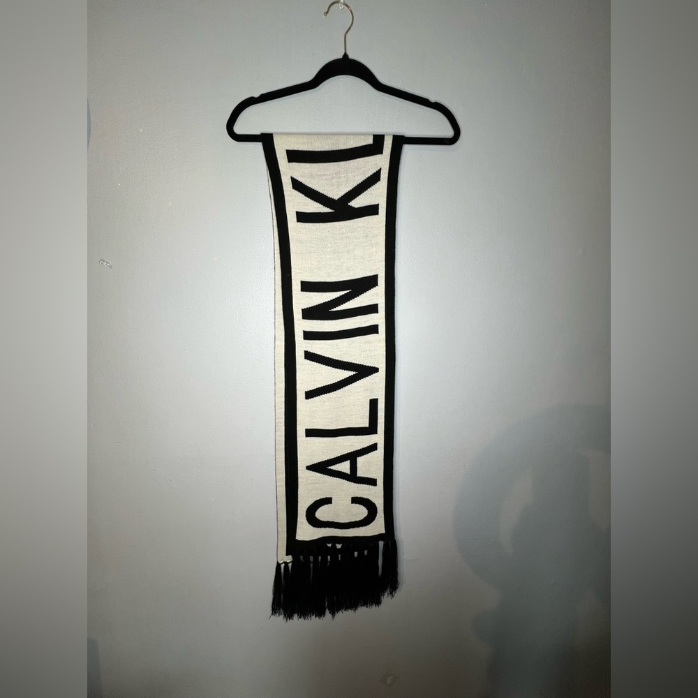 Calvin Klein Monochrome Knit Scarf